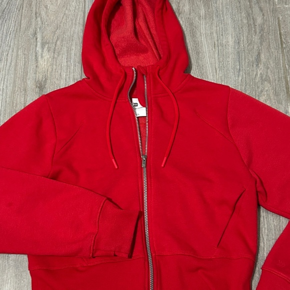 LIKE NEW! Women's All in Motion Red Cropped Full Zip Hoodie - SMALL - Picture 2 of 8